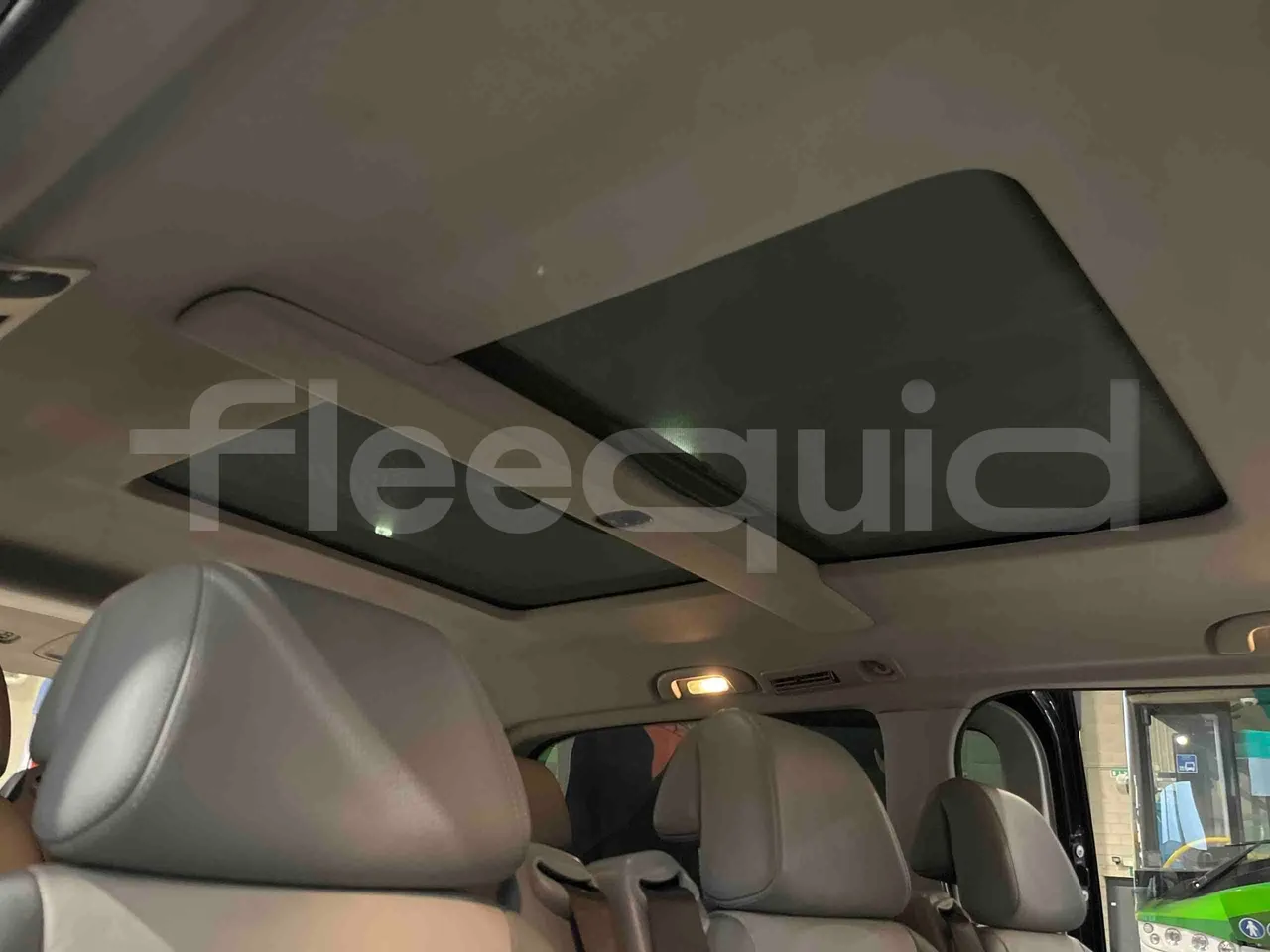 Mercedes-Benz Viano CDI 2.2 - Euro4 - 110kW - 4.993mt - overhead compartments photo