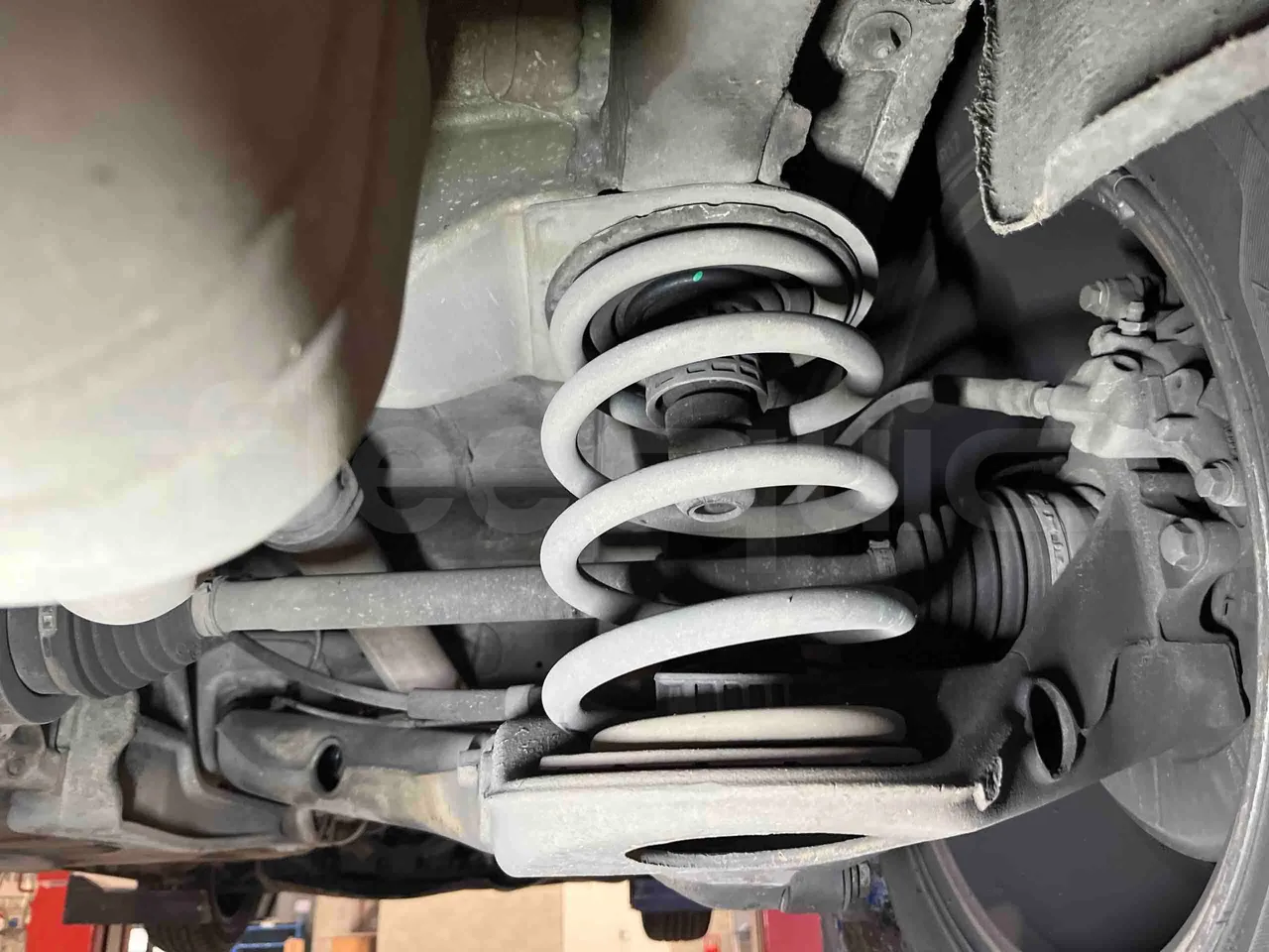 Mercedes-Benz Viano CDI 2.2 - Euro4 - 110kW - 4.993mt - axle 2 shock absorbers 2 left