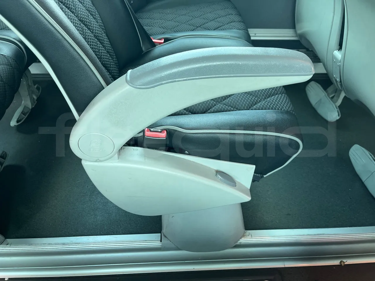 Iveco 397E 397E12.45 - Euro 4 - 331 kW - 12.920 mt - armrest detail photo