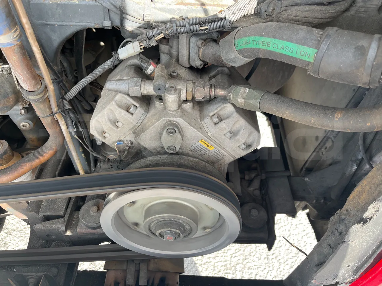 Iveco 397E 397E12.45 - Euro 4 - 331 kW - 12.920 mt - air conditioning compressor