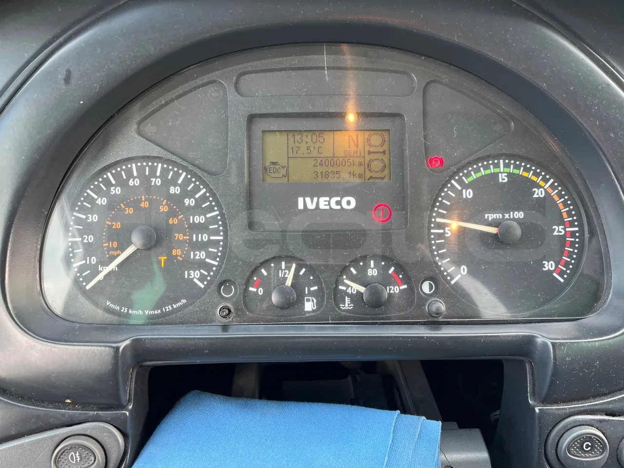 Iveco 397E 397E12.45 - Euro 4 - 331 kW - 12.920 mt - dashboard lights on