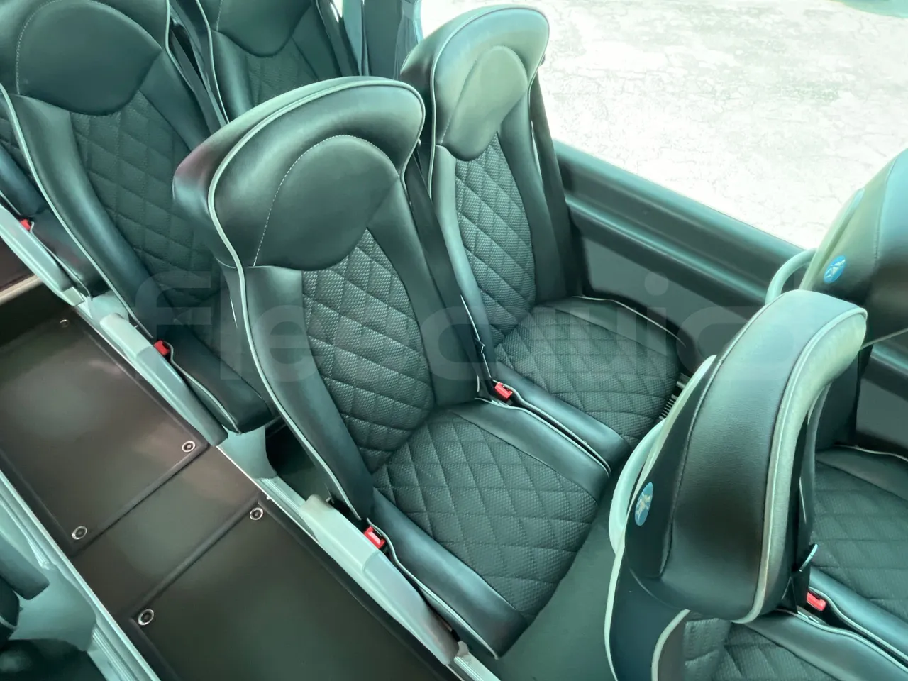 Iveco 397E 397E12.45 - Euro 4 - 331 kW - 12.920 mt - single seat detail