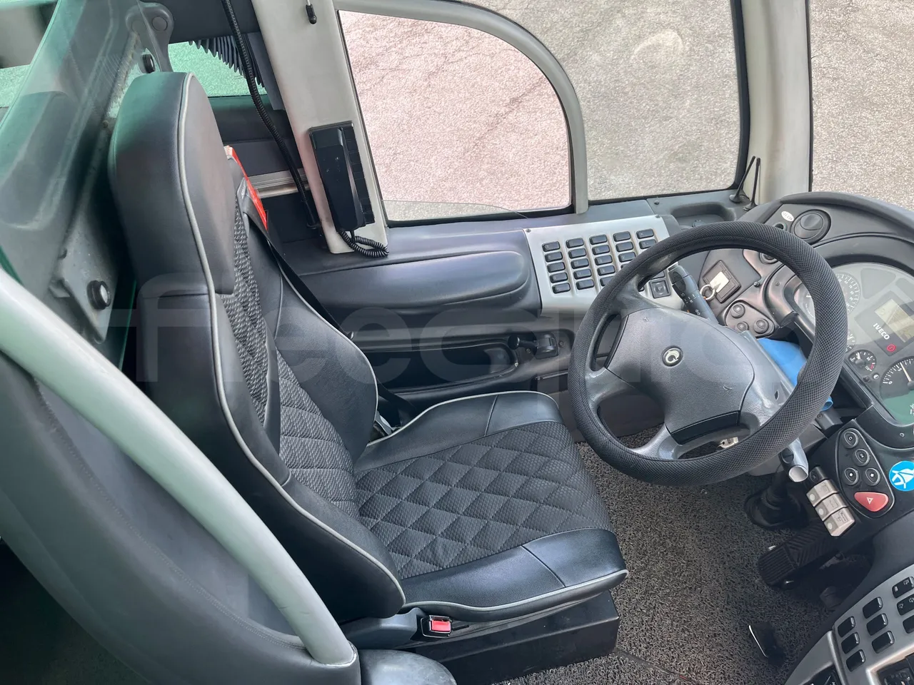 Iveco 397E 397E12.45 - Euro 4 - 331 kW - 12.920 mt - driver's seat photo