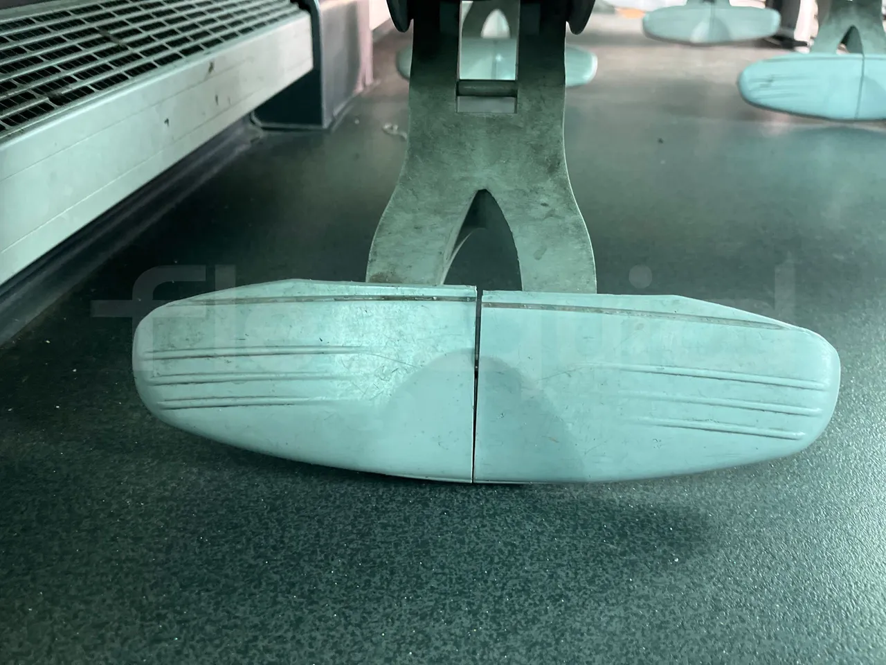 Iveco 397E 397E12.45 - Euro 4 - 331 kW - 12.920 mt - footrest detail photo