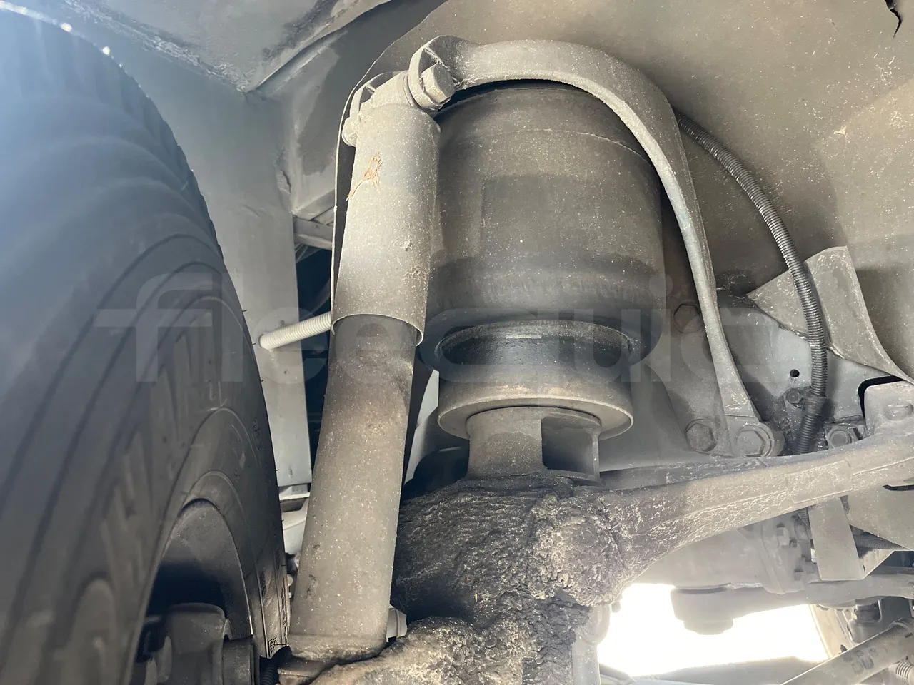 Iveco 397E 397E12.45 - Euro 4 - 331 kW - 12.920 mt - front shock absorbers left