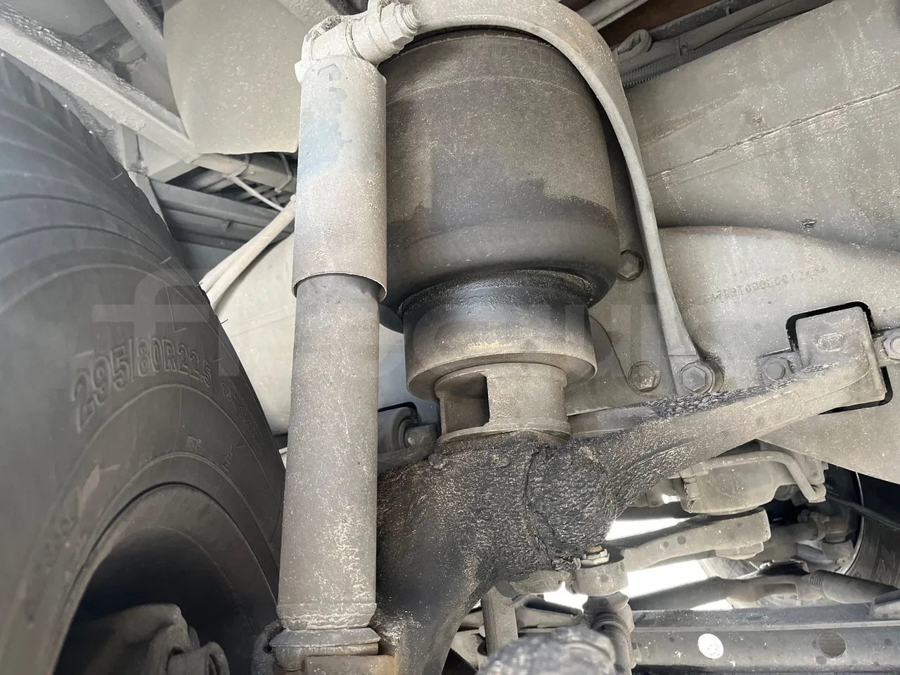 Iveco 397E 397E12.45 - Euro 4 - 331 kW - 12.920 mt - front shock absorbers right