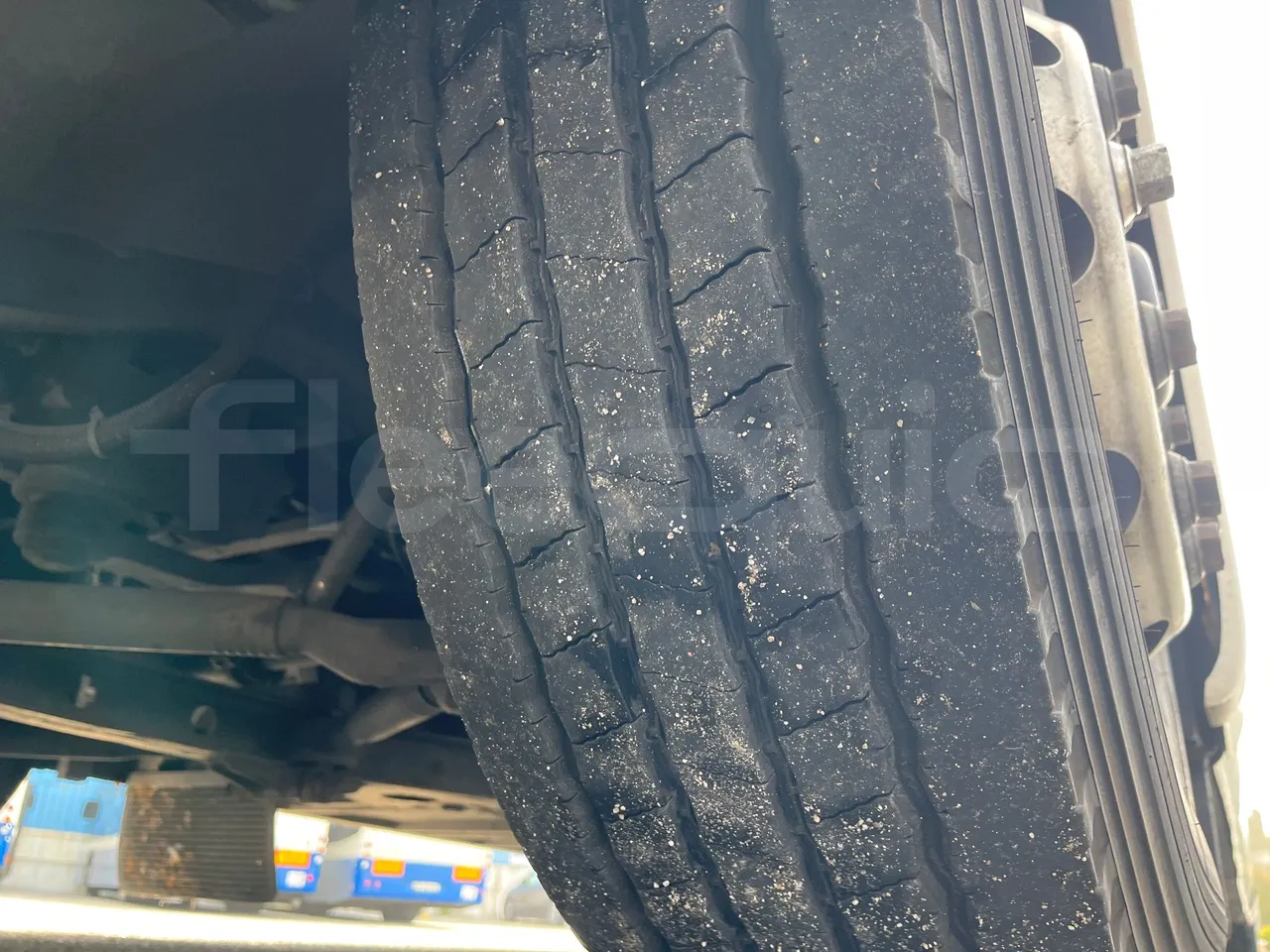 Iveco 397E 397E12.45 - Euro 4 - 331 kW - 12.920 mt - tread condition front tires right