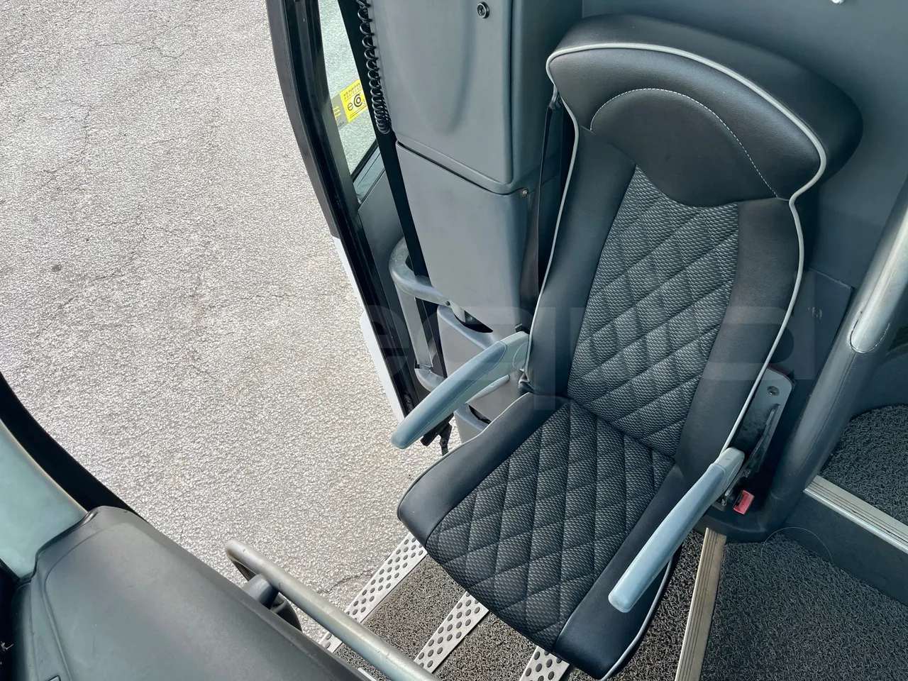 Iveco 397E 397E12.45 - Euro 4 - 331 kW - 12.920 mt - hostess seat photo