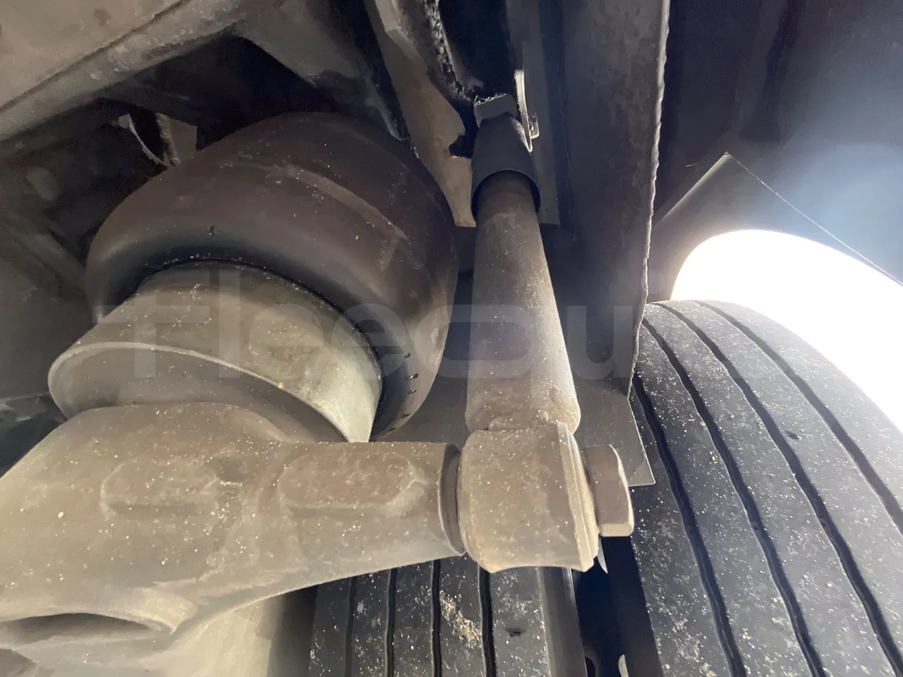 Iveco 397E 397E12.45 - Euro 4 - 331 kW - 12.920 mt - axle 2 shock absorbers 1 right