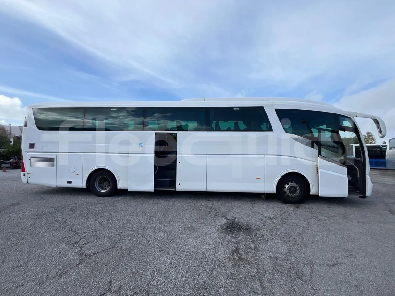 Iveco 397E 397E12.45 - Euro 4 - 331 kW - 12.920 mt - right side doors open