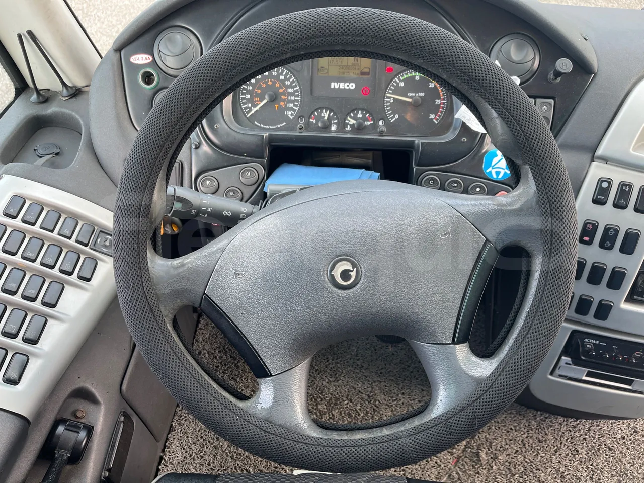 Iveco 397E 397E12.45 - Euro 4 - 331 kW - 12.920 mt - steering wheel photo