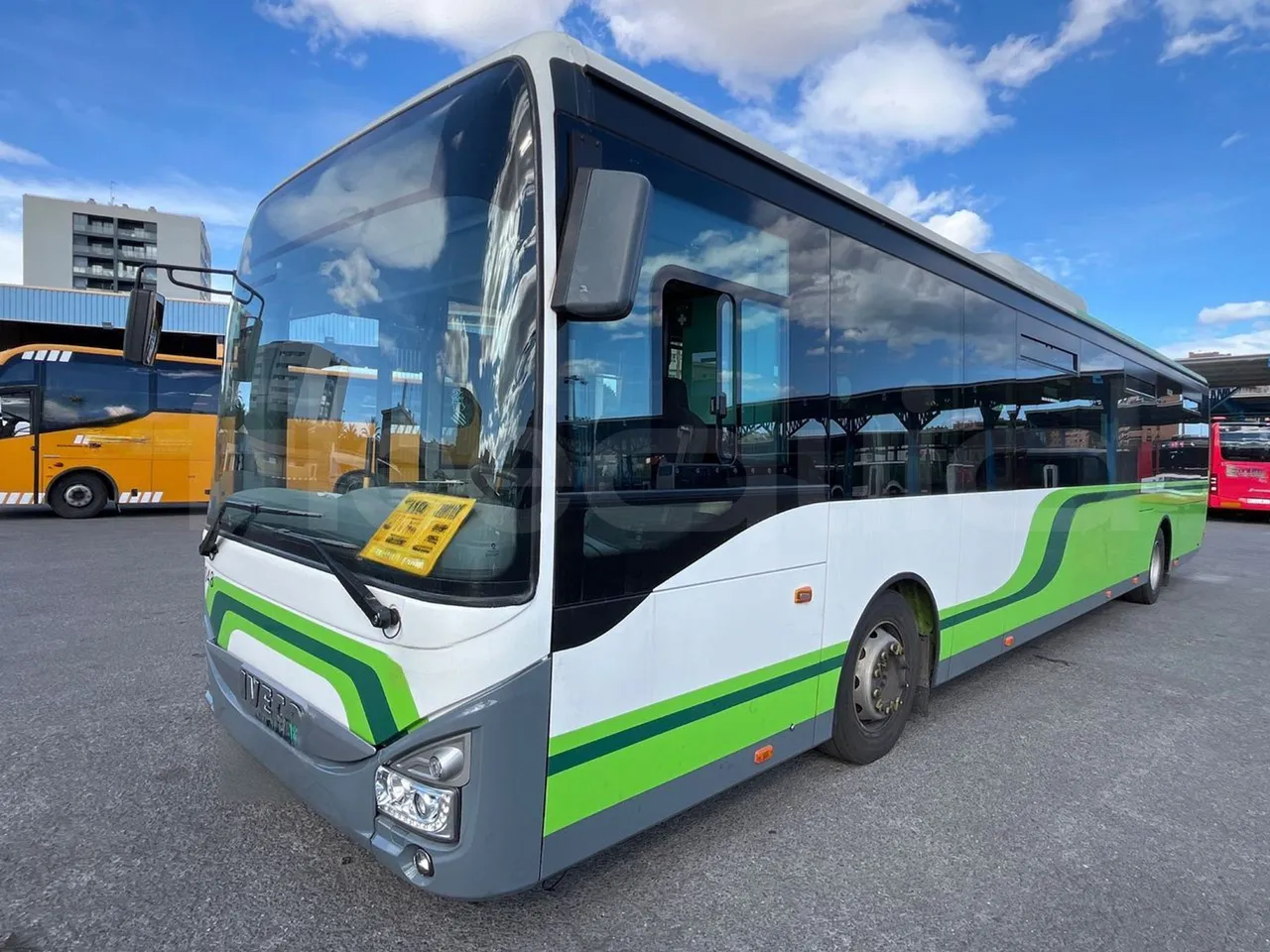 Iveco Crossway CBLE4/00 - EUR6 - 265kW - 12.965m - 3/4 front left