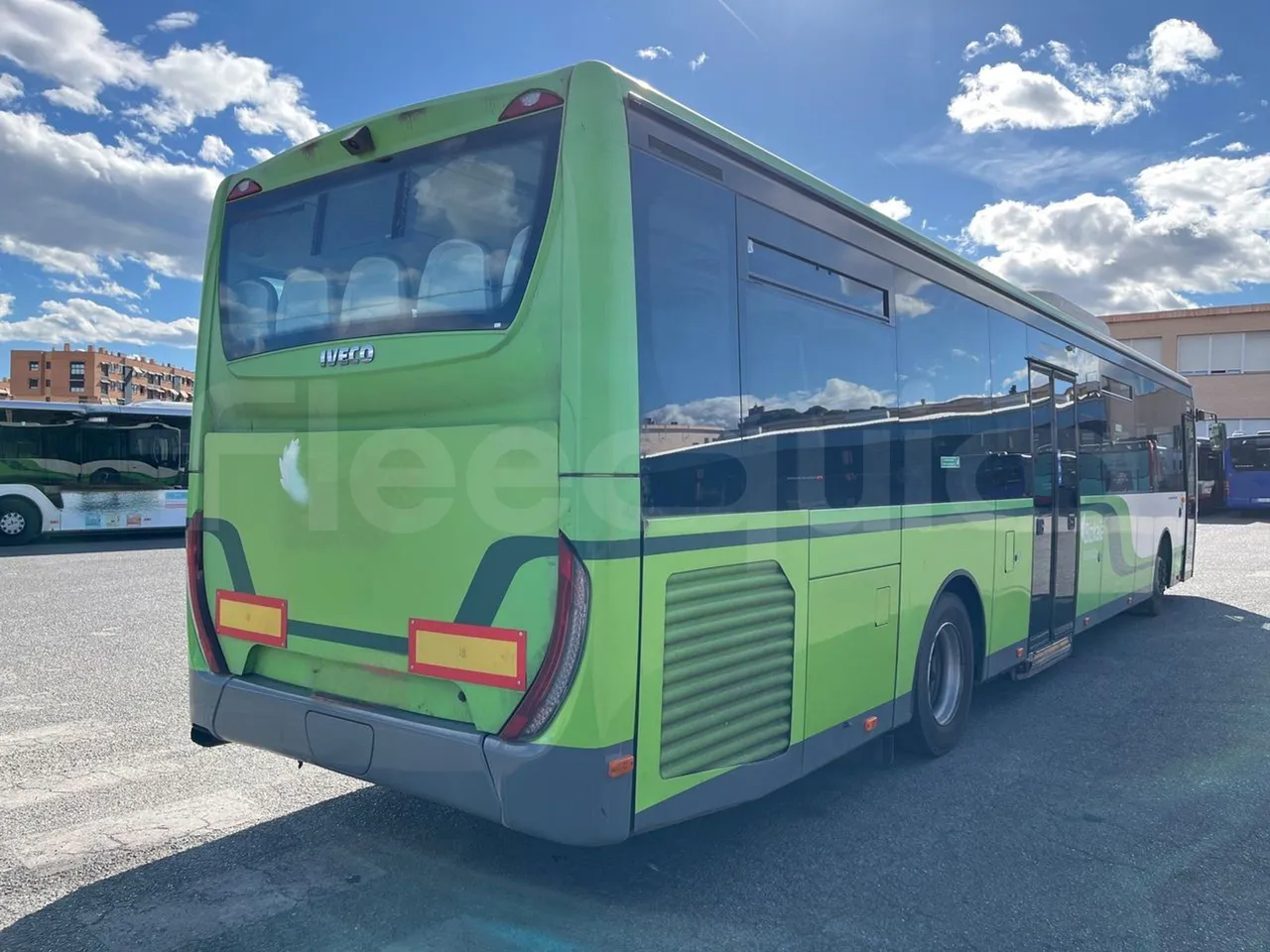Iveco Crossway CBLE4/00 - EUR6 - 265kW - 12.965m - 3/4 right rear doors closed