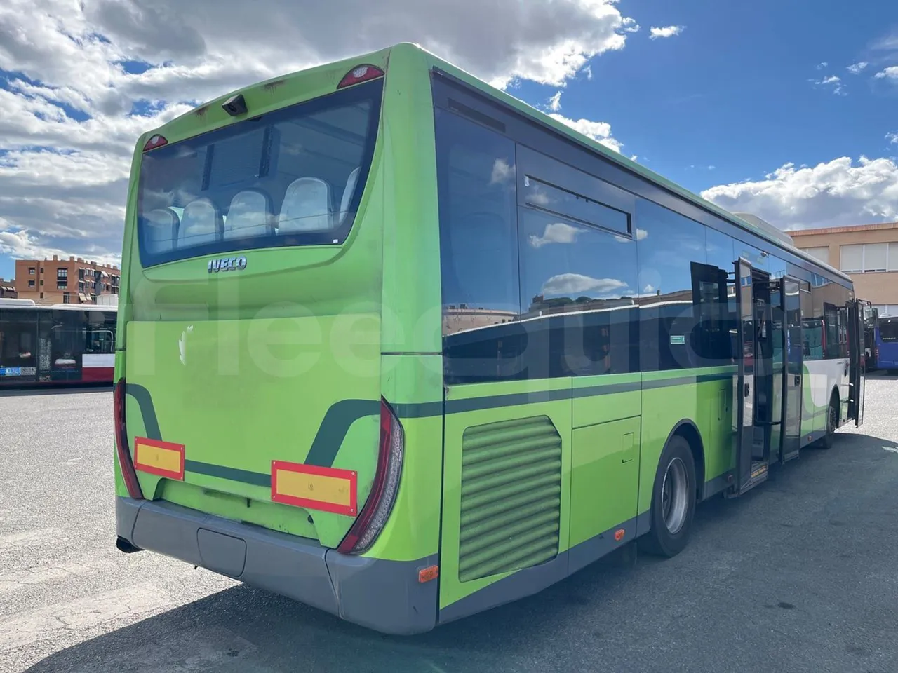 Iveco Crossway CBLE4/00 - EUR6 - 265kW - 12.965m - 3/4 right rear doors open