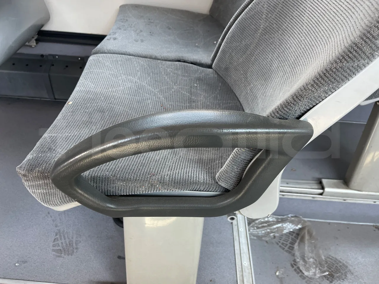 Iveco Crossway CBLE4/00 - EUR6 - 265kW - 12.965m - armrest detail photo