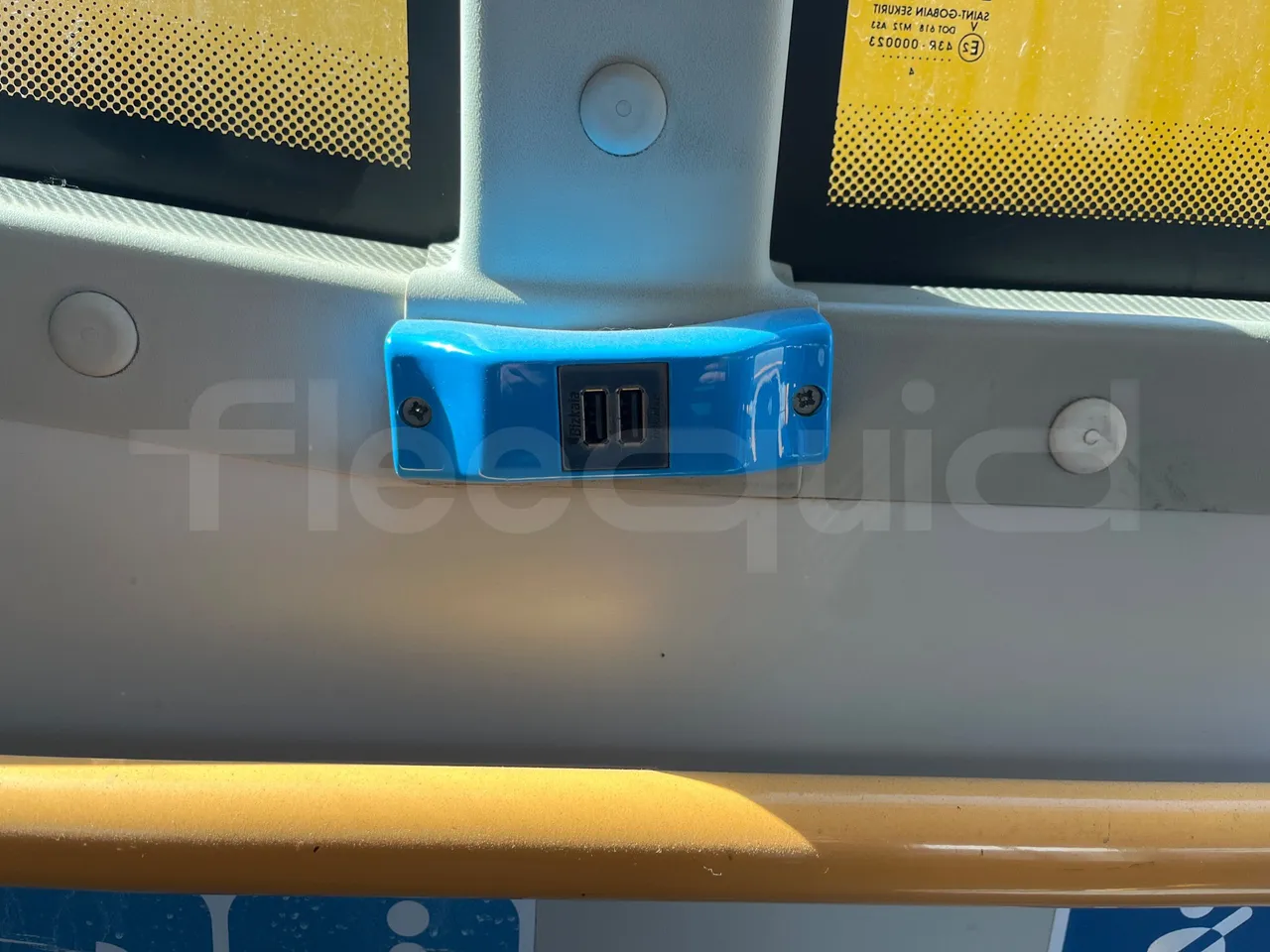 Iveco Crossway CBLE4/00 - EUR6 - 265kW - 12.965m - usb charging detail