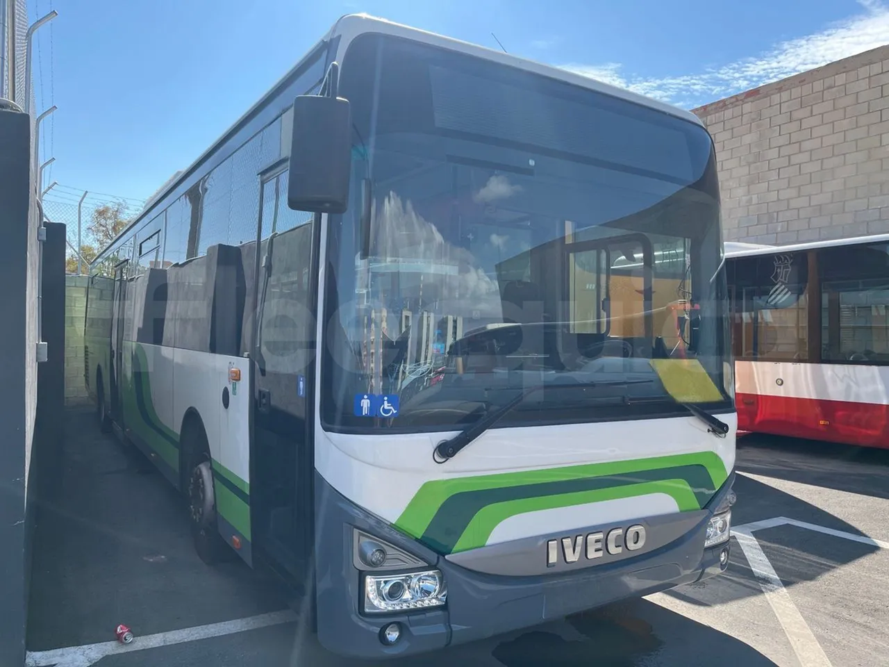 Iveco Crossway CBLE4/00 - EUR6 - 265kW - 12.965m - Base cover photo