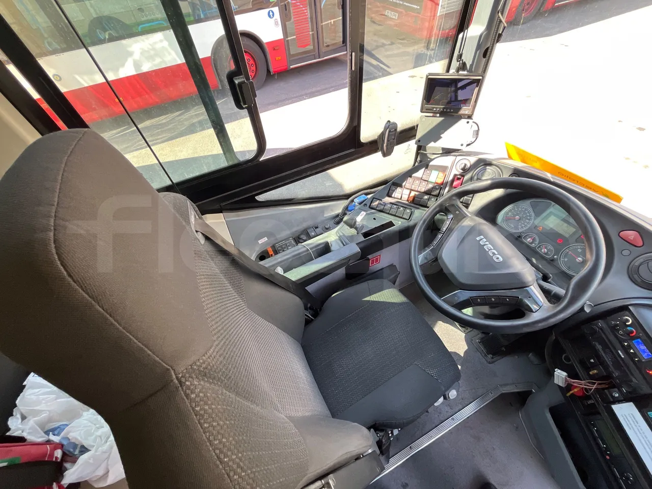 Iveco Crossway CBLE4/00 - EUR6 - 265kW - 12.965m - driver's seat photo