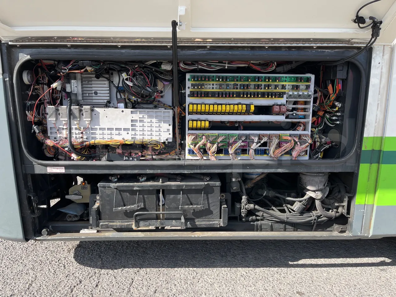 Iveco Crossway CBLE4/00 - EUR6 - 265kW - 12.965m - external compartments photo