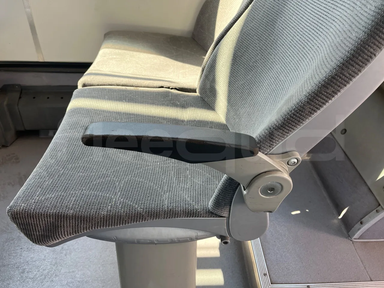 Iveco Crossway CBLE4/00 - EUR6 - 265kW - 12.965m - footrest detail photo