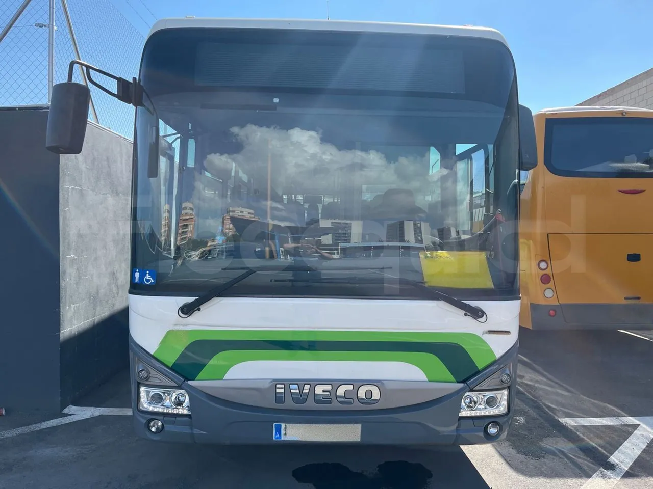 Iveco Crossway CBLE4/00 - EUR6 - 265kW - 12.965m - front photo