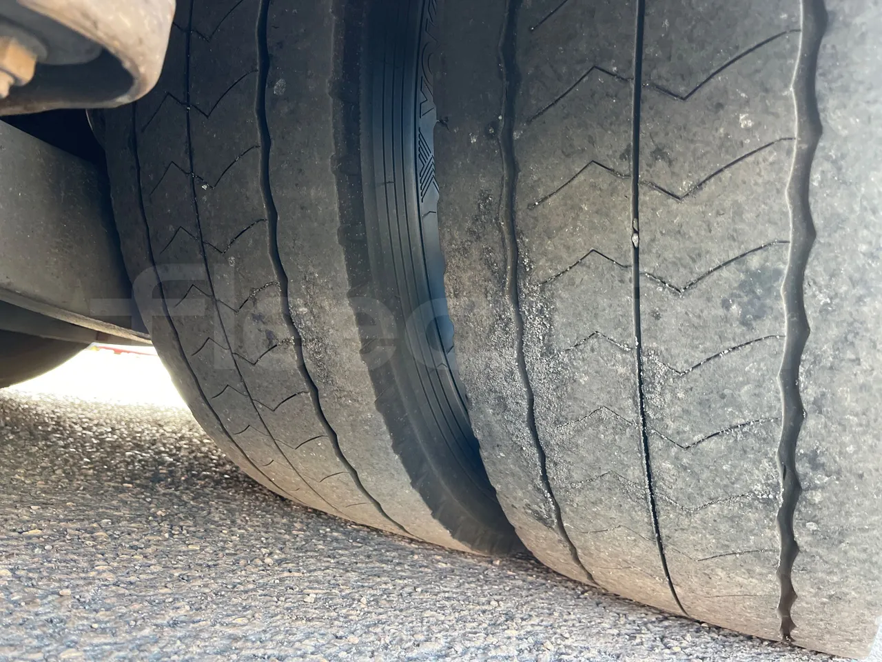 Iveco Crossway CBLE4/00 - EUR6 - 265kW - 12.965m - tread condition front tires right