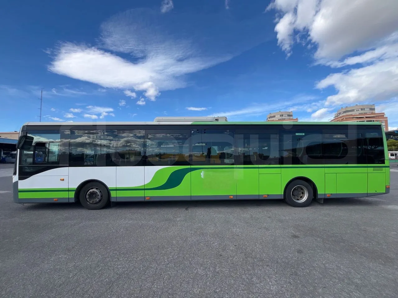 Iveco Crossway CBLE4/00 - EUR6 - 265kW - 12.965m - left side photo