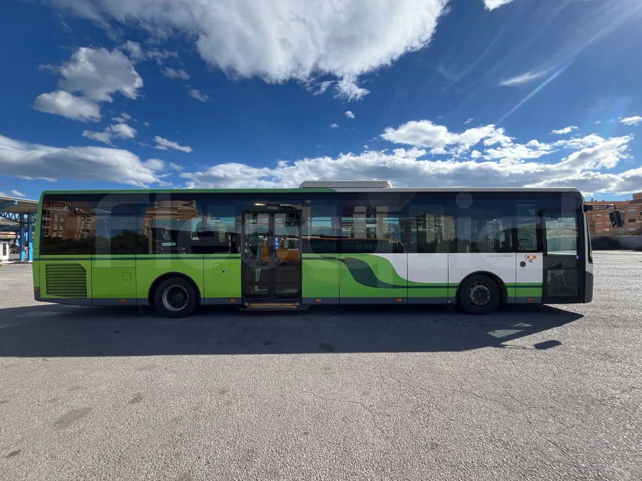 Iveco Crossway CBLE4/00 - EUR6 - 265kW - 12.965m - right side doors closed