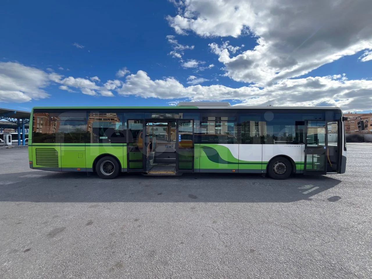 Iveco Crossway CBLE4/00 - EUR6 - 265kW - 12.965m - right side doors open