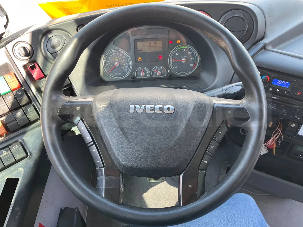 Iveco Crossway CBLE4/00 - EUR6 - 265kW - 12.965m - steering wheel photo