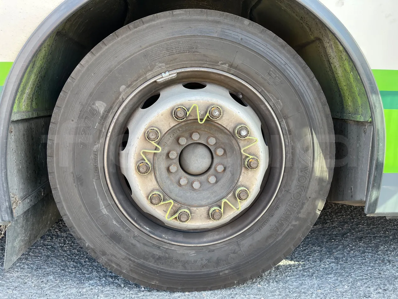 Iveco Crossway CBLE4/00 - EUR6 - 265kW - 12.965m - front left tire measurements