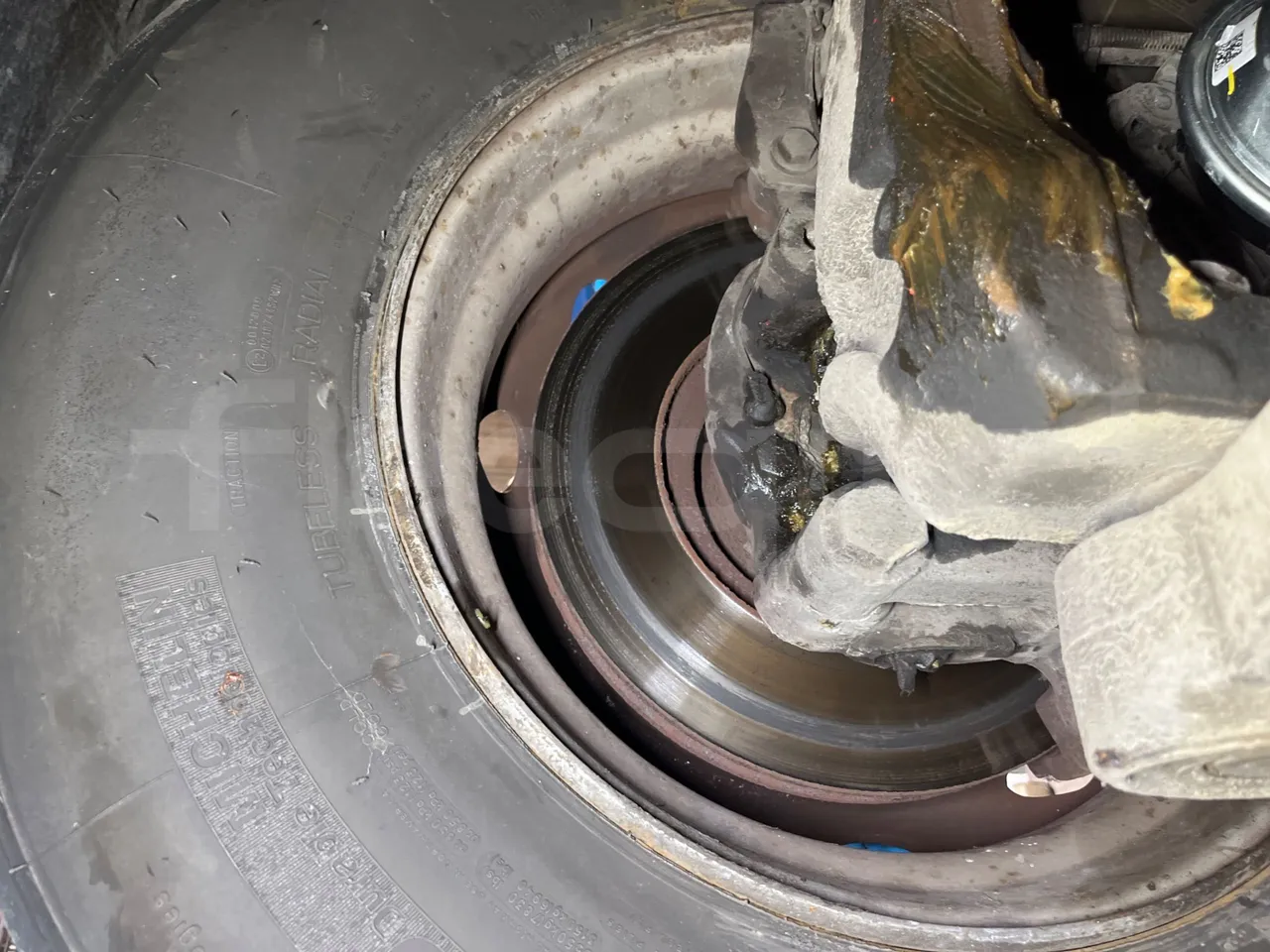 Mercedes-Benz Integro E5 4 - Euro5 - 220kW - 12.140mt - front discs left