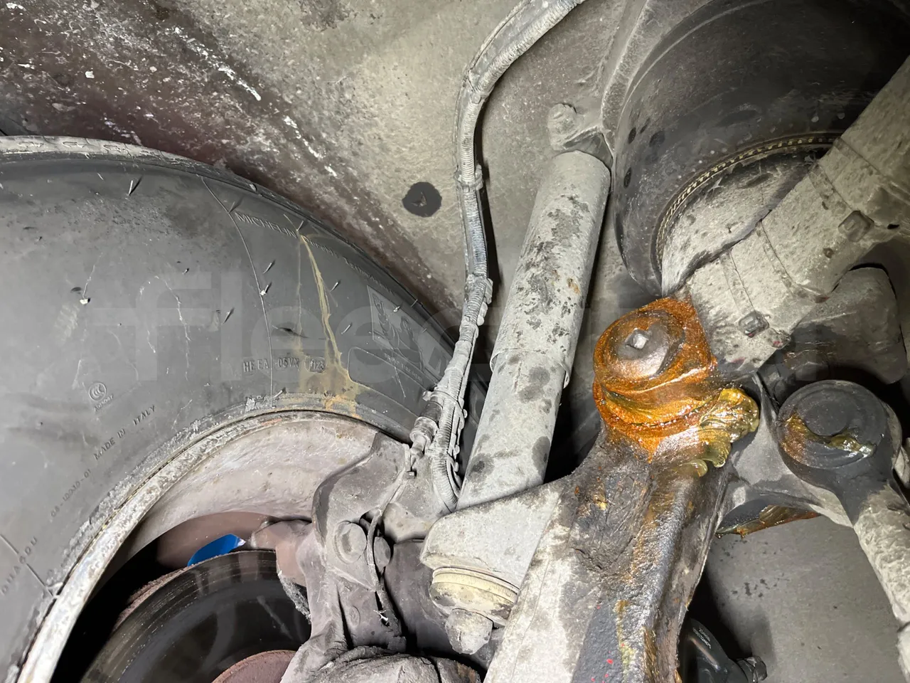 Mercedes-Benz Integro E5 4 - Euro5 - 220kW - 12.140mt - front shock absorbers left