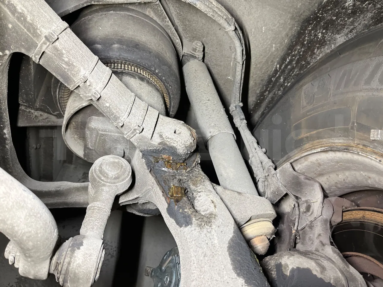 Mercedes-Benz Integro E5 4 - Euro5 - 220kW - 12.140mt - front shock absorbers right