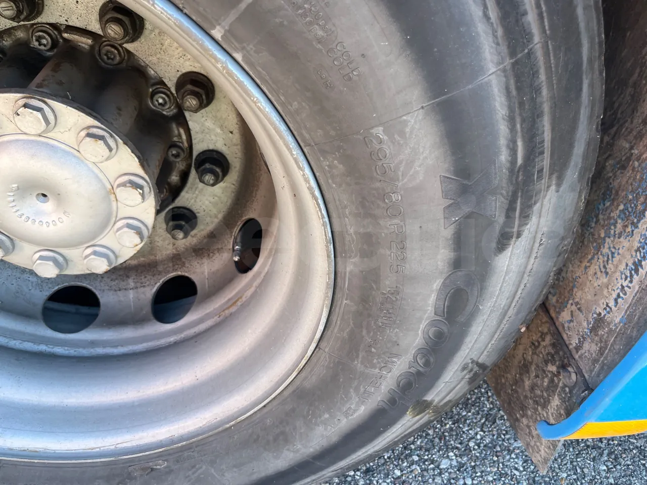 Mercedes-Benz Integro E5 4 - Euro5 - 220kW - 12.140mt - tread condition front tires right