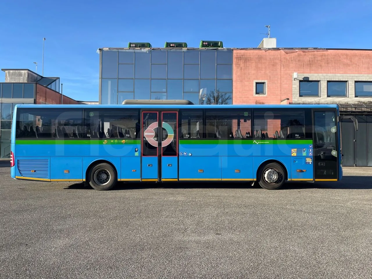 Mercedes-Benz Integro E5 4 - Euro5 - 220kW - 12.140mt - right side doors closed