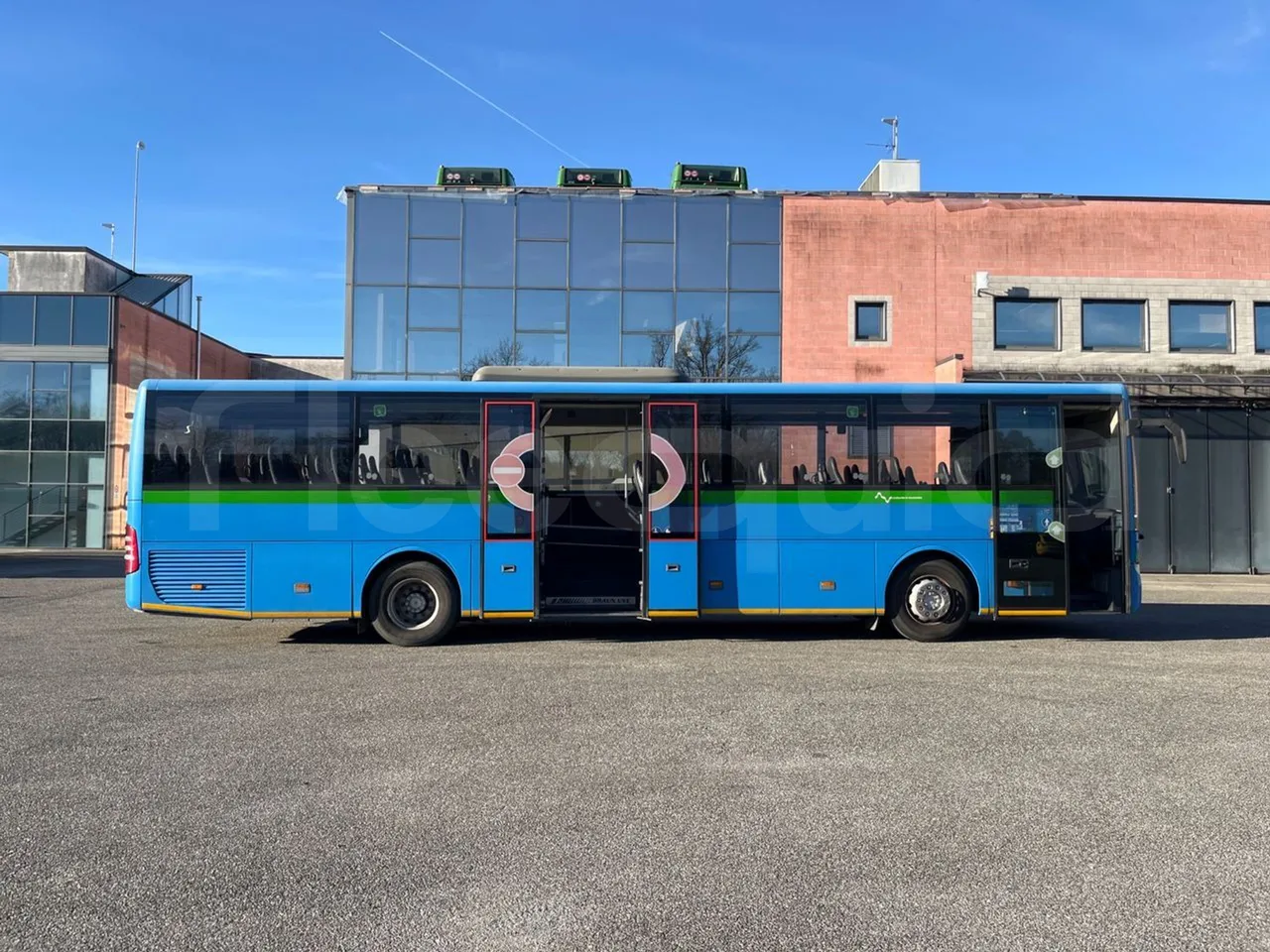 Mercedes-Benz Integro E5 4 - Euro5 - 220kW - 12.140mt - right side doors open