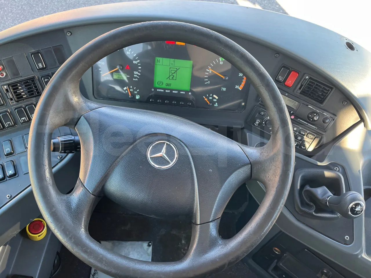 Mercedes-Benz Integro E5 4 - Euro5 - 220kW - 12.140mt - steering wheel photo