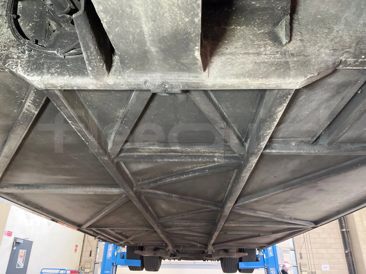 Mercedes-Benz Integro E5 4 - Euro5 - 220kW - 12.140mt - central undercarriage photo