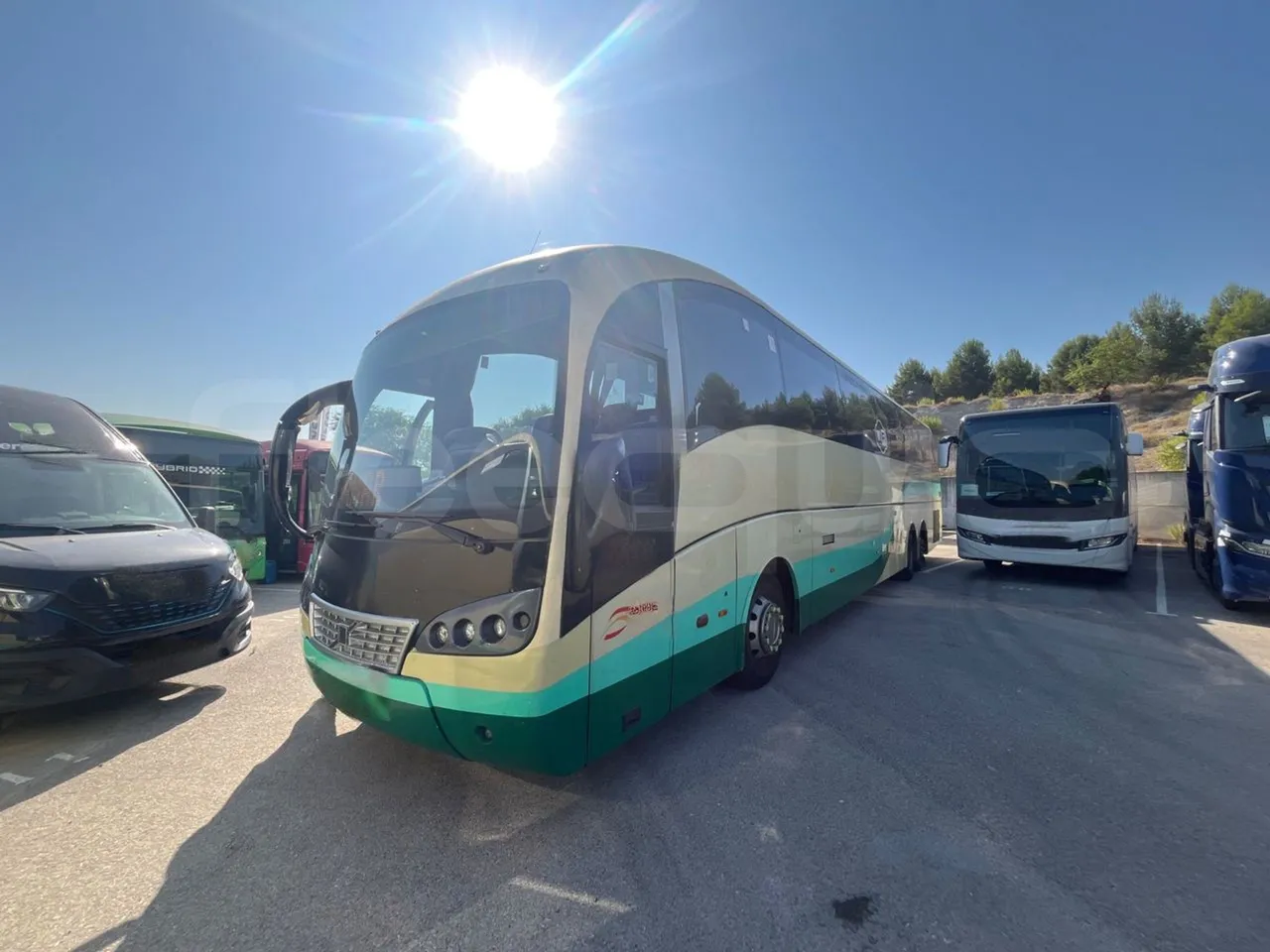 Volvo B12B 6X2 - EUR4 - 338kW -14.995m - 3/4 front left (mandatory for bus to scrap)