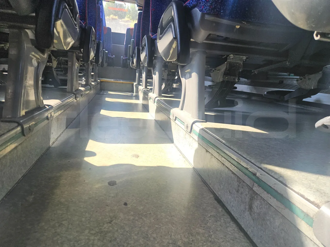 Volvo B12B 6X2 - EUR4 - 338kW -14.995m - seat brackets photo