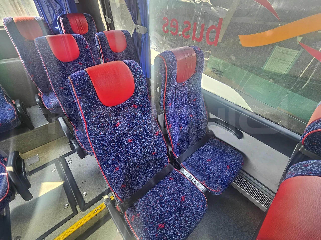 Volvo B12B 6X2 - EUR4 - 338kW -14.995m - central seat safety belt