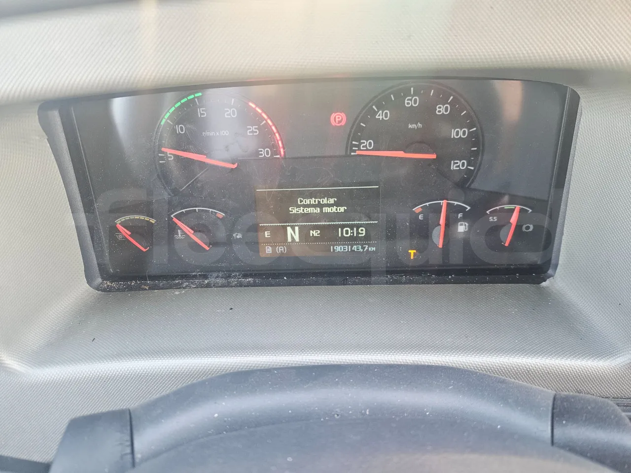 Volvo B12B 6X2 - EUR4 - 338kW -14.995m - dashboard lights on