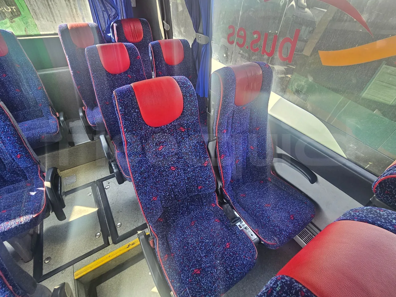 Volvo B12B 6X2 - EUR4 - 338kW -14.995m - single seat detail