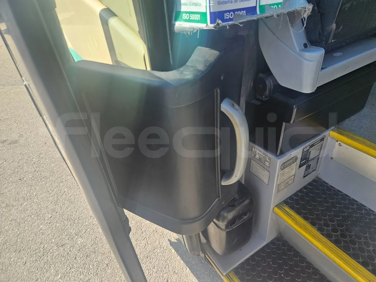 Volvo B12B 6X2 - EUR4 - 338kW -14.995m - door mechanism photo
