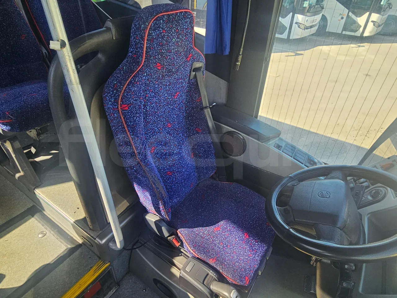 Volvo B12B 6X2 - EUR4 - 338kW -14.995m - driver's seat photo (mandatory for bus to scrap)
