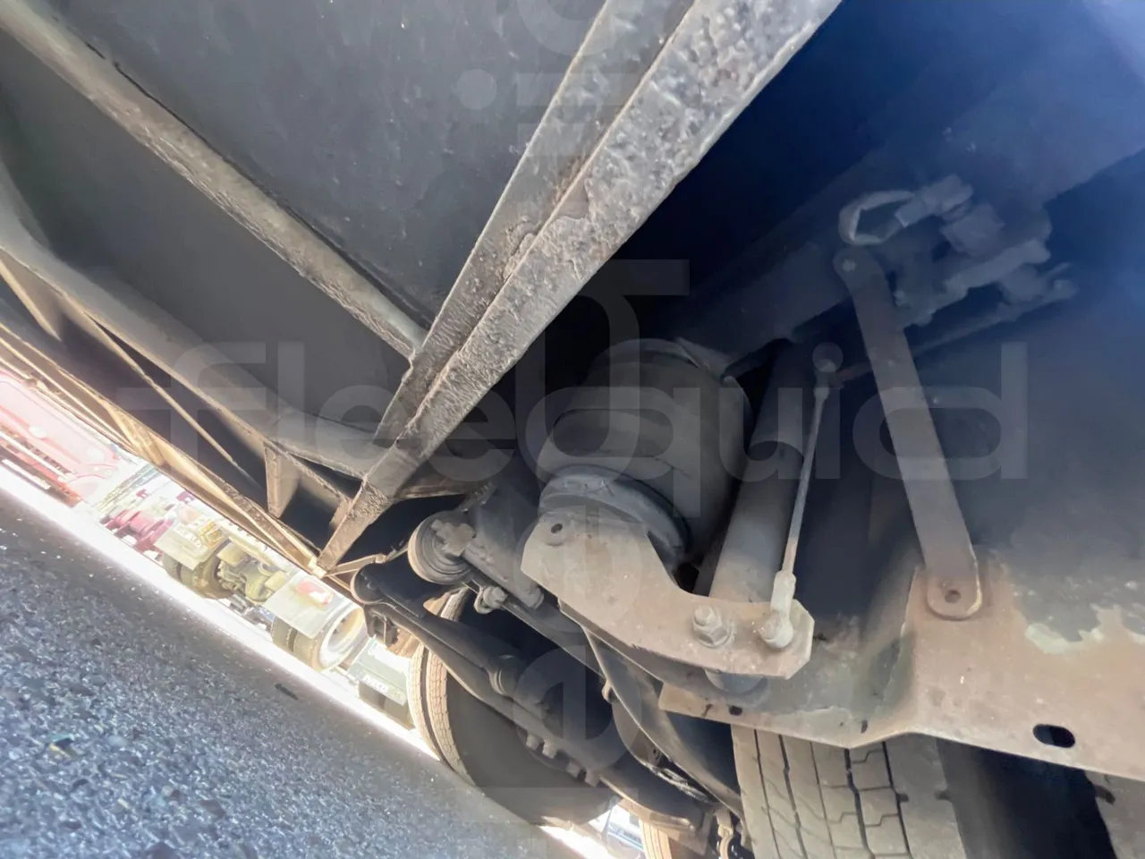 Volvo B12B 6X2 - EUR4 - 338kW -14.995m - front air springs right