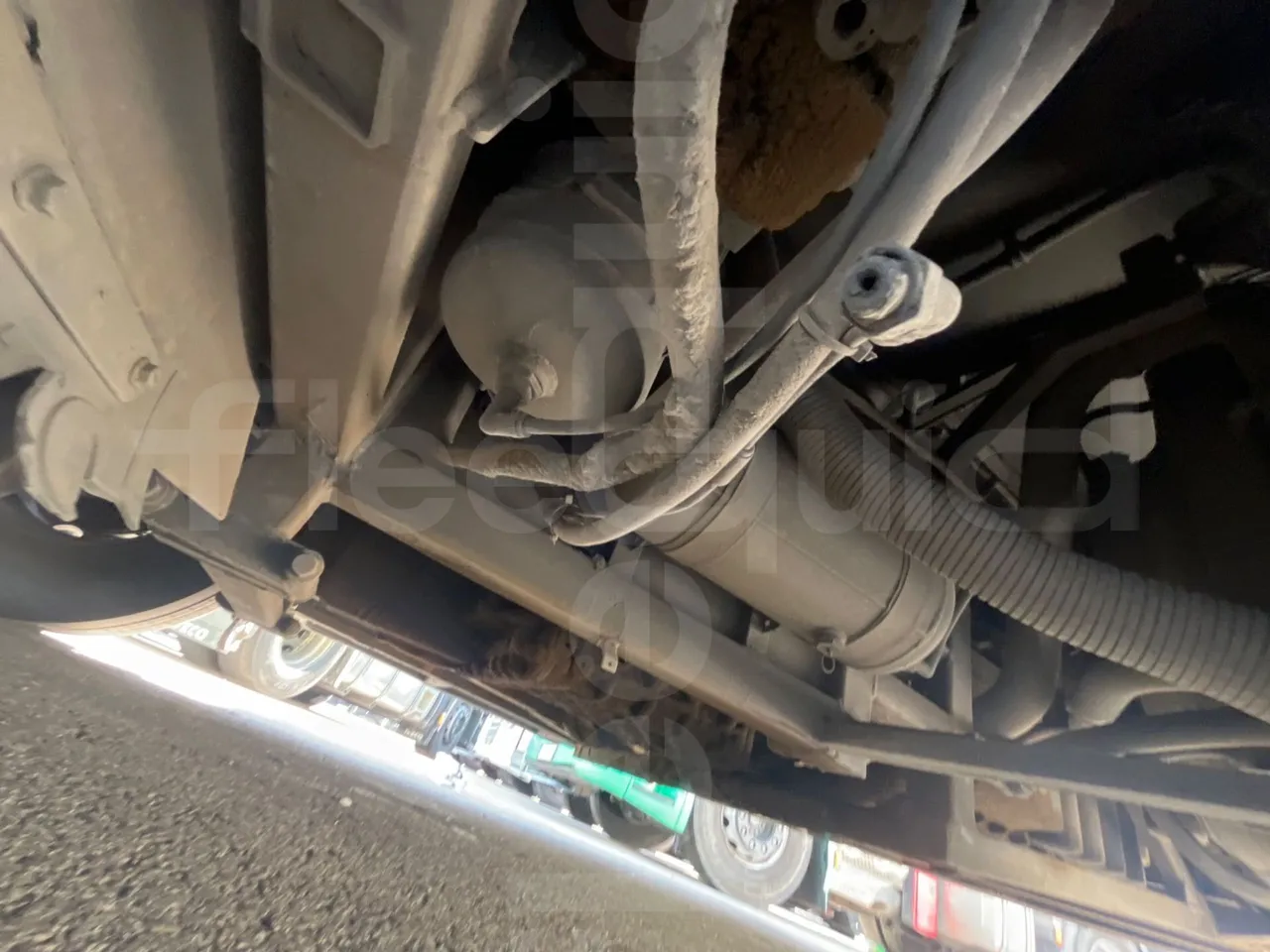 Volvo B12B 6X2 - EUR4 - 338kW -14.995m - front brake calipers left