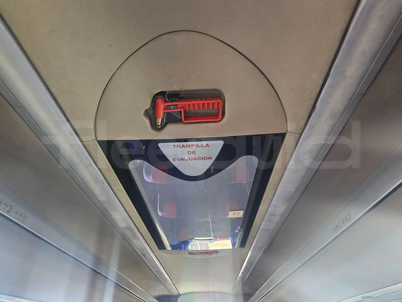 Volvo B12B 6X2 - EUR4 - 338kW -14.995m - roof hatch 1