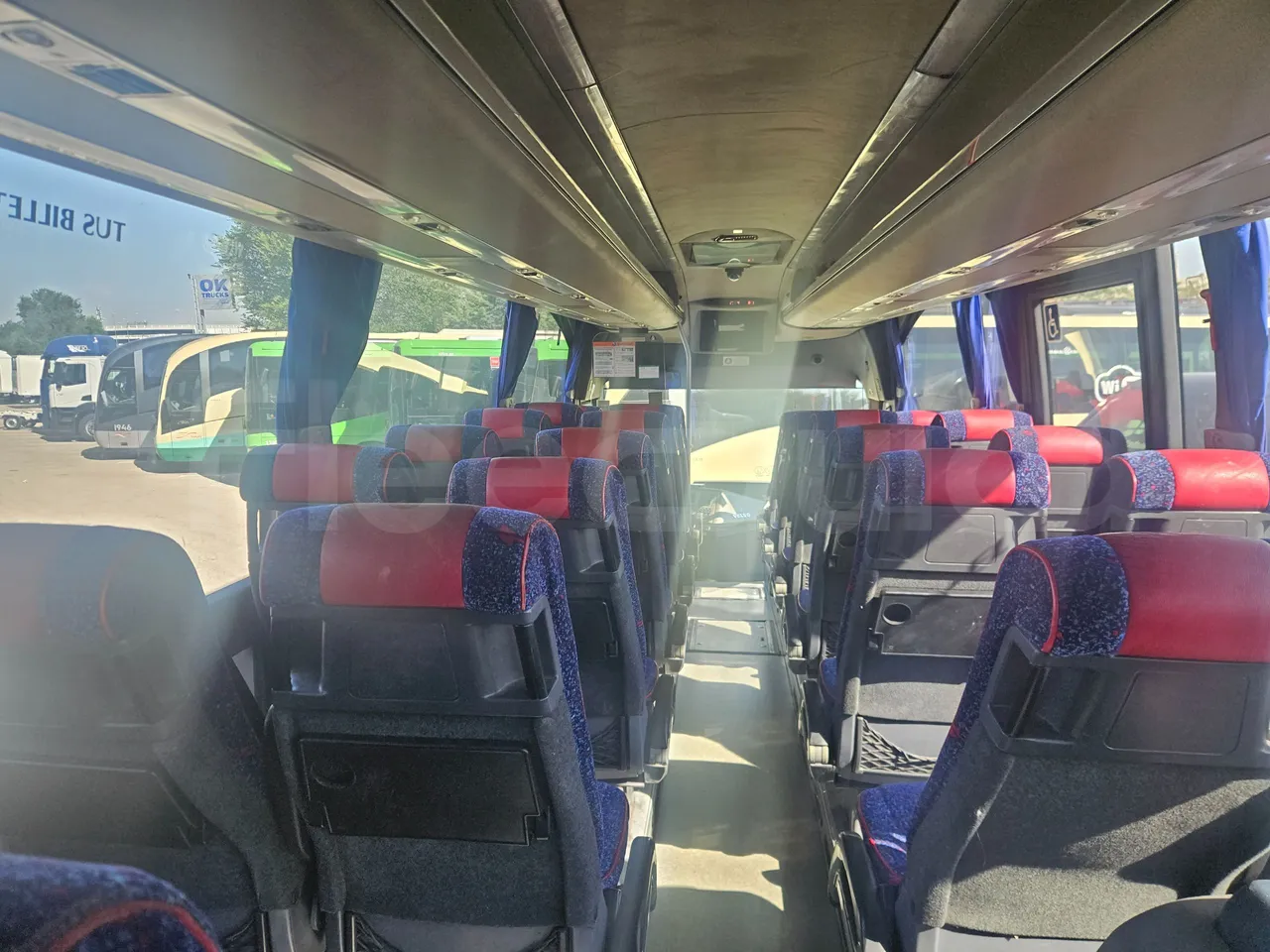Volvo B12B 6X2 - EUR4 - 338kW -14.995m - forward view middle aisle